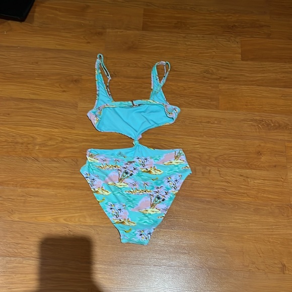 Bathing suit - Picture 6 of 6